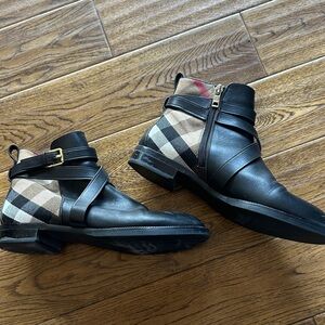 Burberry nova check Black and Plaid Ankle Boots 39. US 9